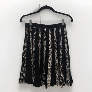 Women’s Premise Studio Black and White Animal Print Skirt Size Large Knit Short